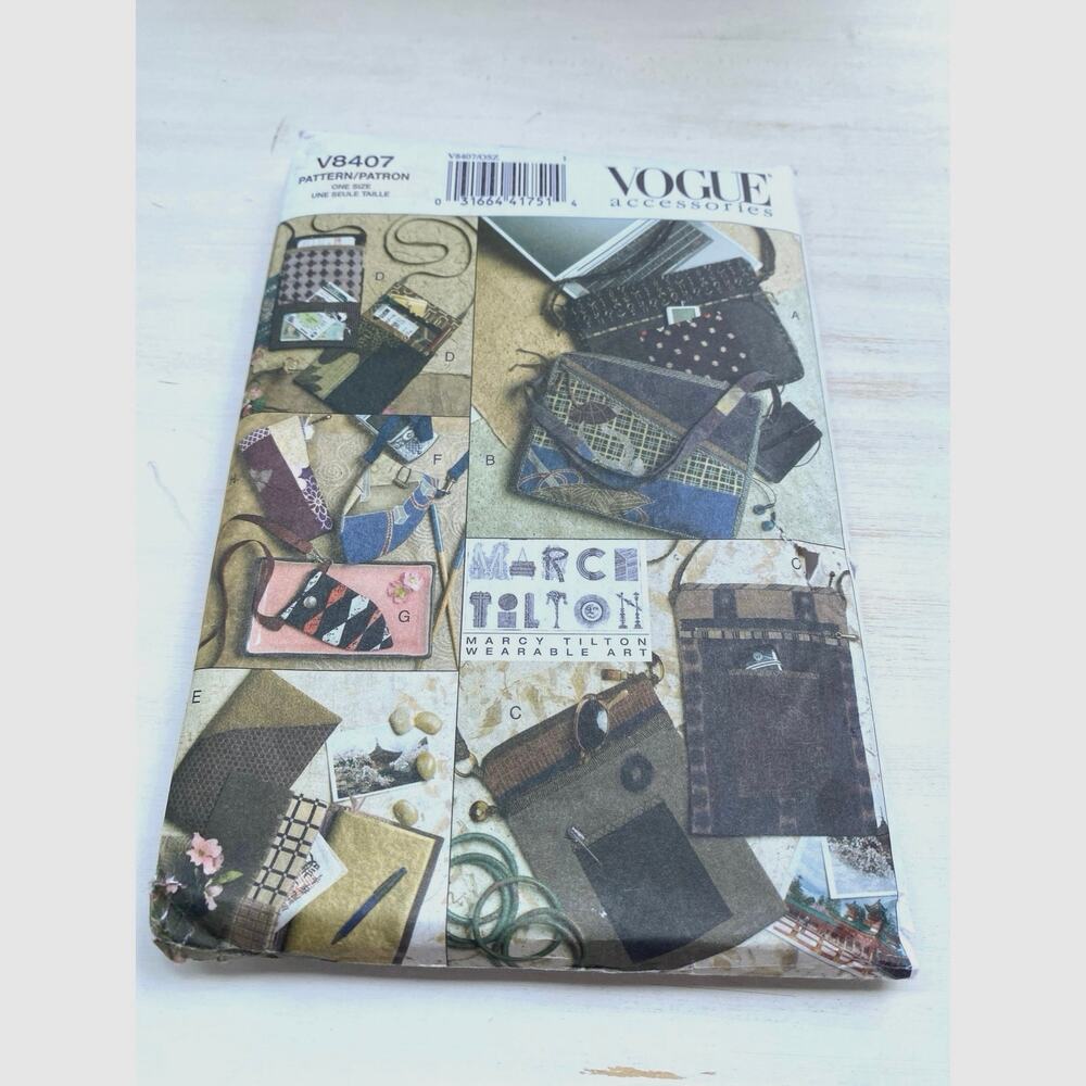 Vogue V8407 Women  Bags/Eyeglasses Case/ Journal Cover  Sewing Pattern Uncut FF